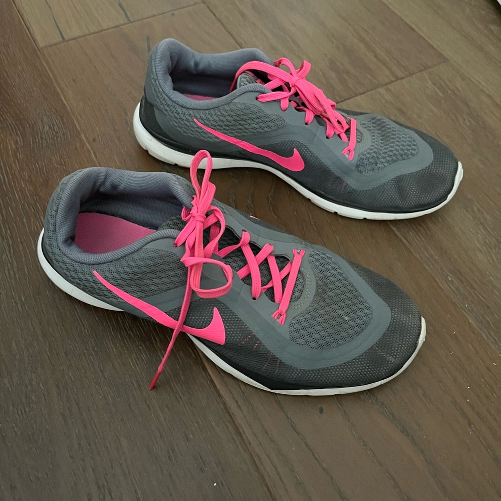 Nike Training Flex TR 6 Grey Hot Pink Sneakers Athletic Shoes Size 9.5